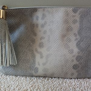G.I.L.I. Leather Pouch (Item A262268, Snow Leopard)